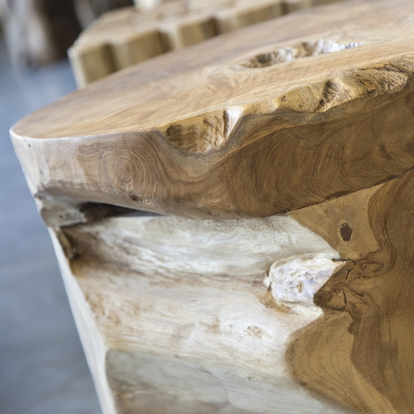 Natura Bundar Side Table